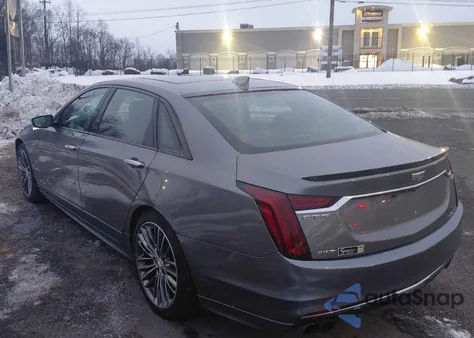 2019 Cadillac Ct6-V z USA, uszkodzony, nr VIN 1G6KW5RJ2KU126925